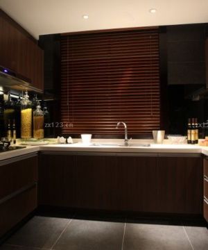 95平房屋厨房橱柜颜色装修效果图片