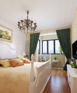 60平米两室一厅小户型卧室绿色窗帘装修效果图欣赏2023