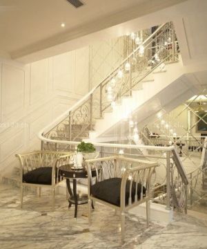 古典别墅楼梯设计装修效果图片