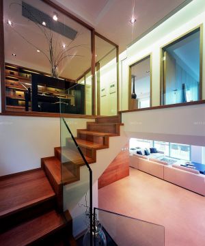 现代复式楼玻璃楼梯扶手装修设计效果图片欣赏