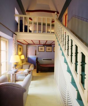 古典欧式风格复式楼梯设计效果图片