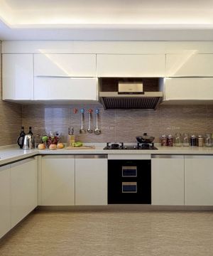 现代90平米厨房橱柜装修效果图欣赏
