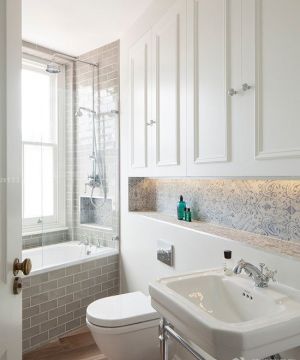 90平米房屋带阁楼卫生间浴室装修效果图