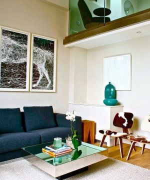 小户型客厅沙发棕黄色木地板装修效果图