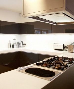 开放式厨房橱柜颜色装修设计图片