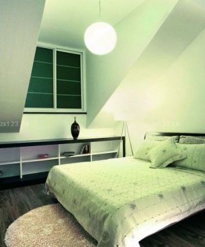 新中式吊灯小平米卧室装修图片欣赏2023
