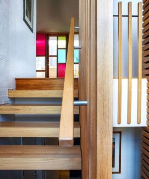 北欧风格小跃层楼梯装修设计效果图