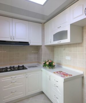 经典小户型厨房白色橱柜装修效果图片大全
