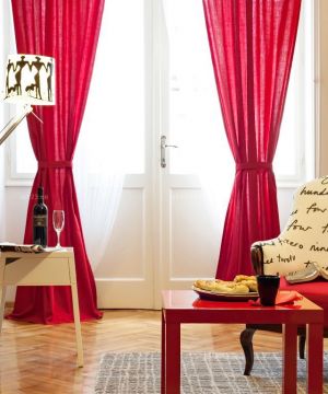 温馨客厅餐厅红色窗帘装修图片