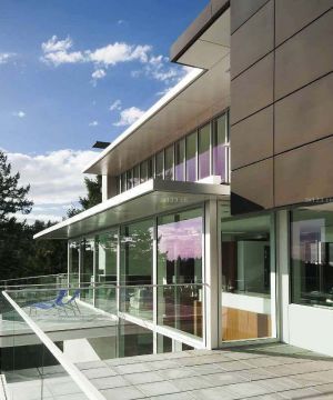 现代别墅阳台玻璃护栏装修效果图大全2023图片