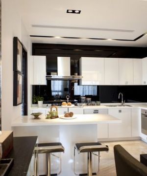 小户型开放式厨房白色橱柜装修效果图片