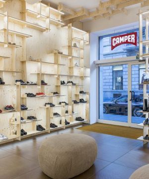 2023小型鞋店室内实木鞋柜装修效果图 