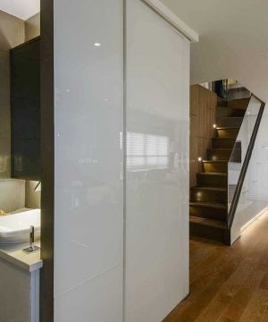 简洁小型家居室阁楼楼梯间设计装修图