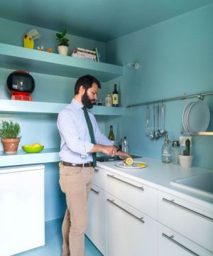 小厨房颜色搭配装修设计效果图片