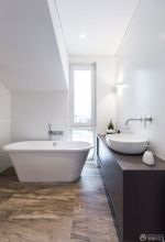 卫生间装修设计白色浴缸效果图片