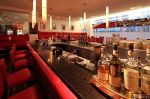 温馨100平方酒吧木质吧台装修设计效果图片