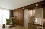 现代客厅木质墙面装修效果图片