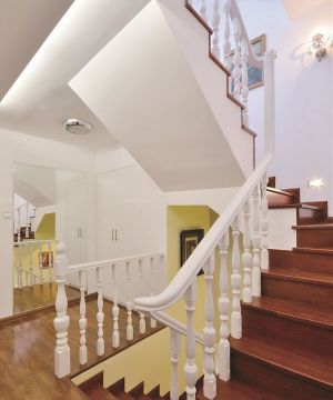 跃层欧式家居室内楼梯扶手装修图