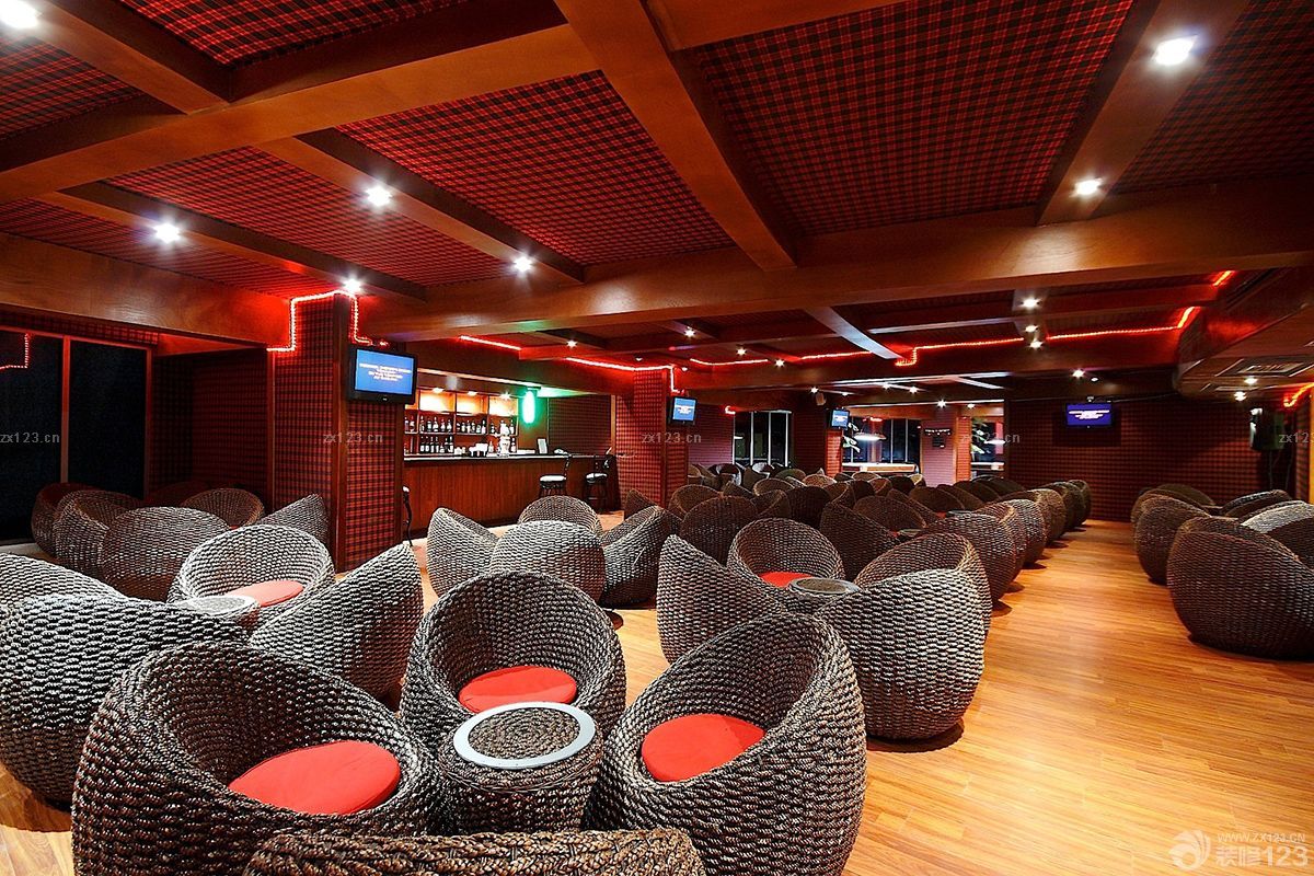 温馨酒吧大厅单人沙发装修效果图片2023