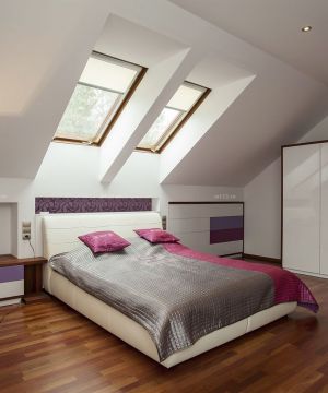 现代欧式风格斜顶卧室装修效果图