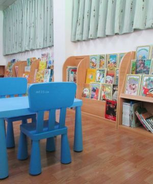 幼儿园简约图书室书柜装修效果图