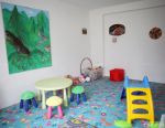 小型现代简约幼儿园室内白色墙面装修效果图片