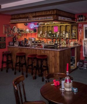 家庭酒吧装潢红色墙面装修效果图片