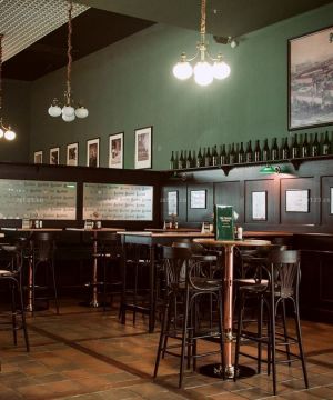 乡村酒吧绿色墙面装修效果图片