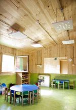 高档幼儿园室内木质墙面装修效果图片