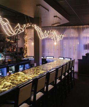 现代酒吧吧台设计吊灯装修效果图片