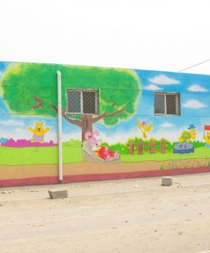 简约幼儿园外墙彩绘设计效果图