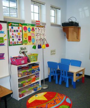 小型幼儿园简单室内装饰布置效果图图片大全