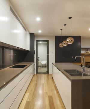 现代家装风格厨房门图片