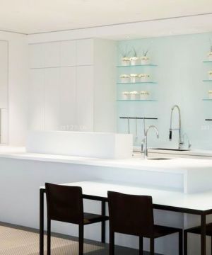 白色简约开放式厨房吧台设计装修效果图