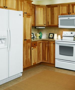 小厨房原木橱柜装修效果图片