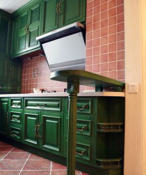 小厨房绿色实木橱柜装修效果图