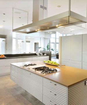 最新现代风格厨房装修效果图片