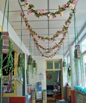 郑州幼儿园走廊吊饰装修图片