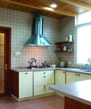 小面积厨房木质吊顶装修效果图