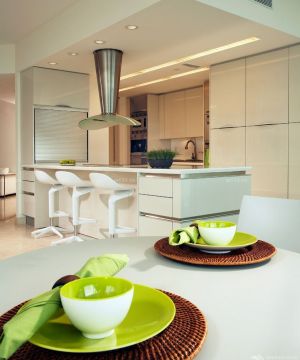 现代简约别墅小厨房设计效果图