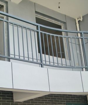 小户型锌钢阳台护栏装修效果图