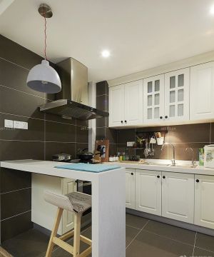 长方形厨房白色橱柜装修效果图片