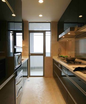 现代简约风格封闭式厨房黑色橱柜装修效果图