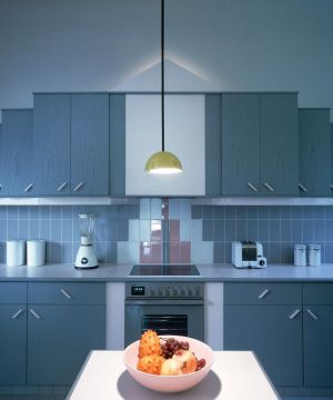 时尚家装设计长方形厨房蓝色橱柜装修效果图