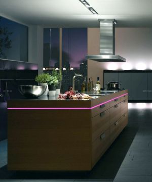 现代家装风格长方形厨房装修效果图片