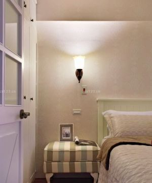 温馨卧室壁灯装修设计效果图片