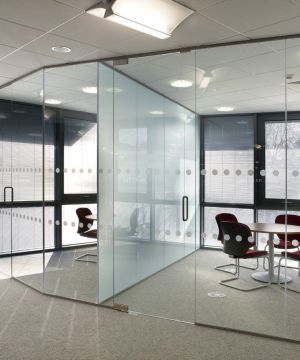 最新办公室玻璃隔断设计效果图