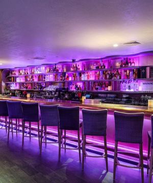 紫色酒吧吧台酒架装修效果图片