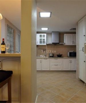 开放式厨房暖黄色地砖效果图片