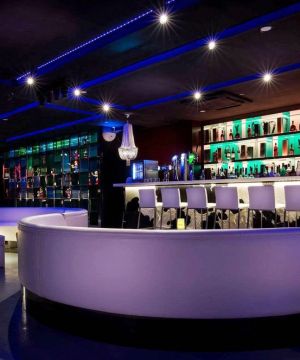 现代酒吧酒架灯光设计装修效果图
